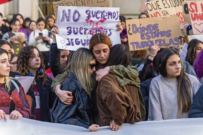 Movilización estudiantil, el 2 de setiembre, tras el intento de femicidio en Facultad de Medicina. · Foto: Rodrigo Viera Amaral