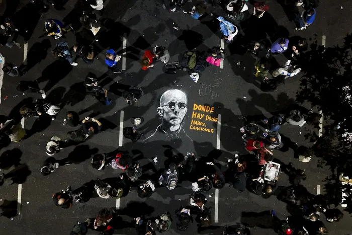 Misa ricotera en homenaje al Indio Solari, el 5 de junio, en la Plaza de Mayo. · Foto: Tomás Cuesta, AFP