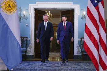 Pablo Quirno, canciller argentino, y Marco Rubio, secretario de Estado estadounidense, el 13 de noviembre, en Washington. · Foto: Alex Wong / Getty Imgages / AFP