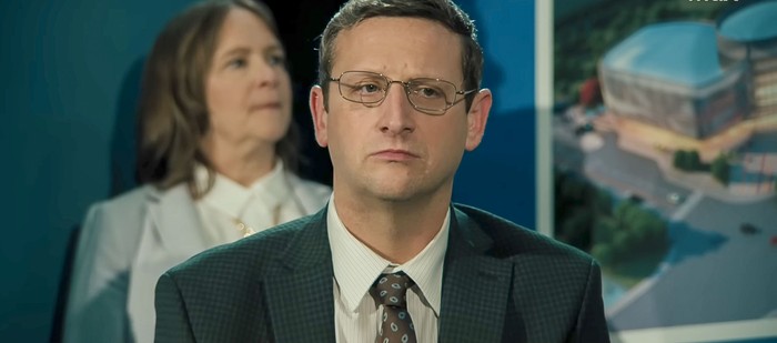 Foto principal del artículo 'La silla: Tim Robinson encabeza una comedia de conspiraciones delirantes'