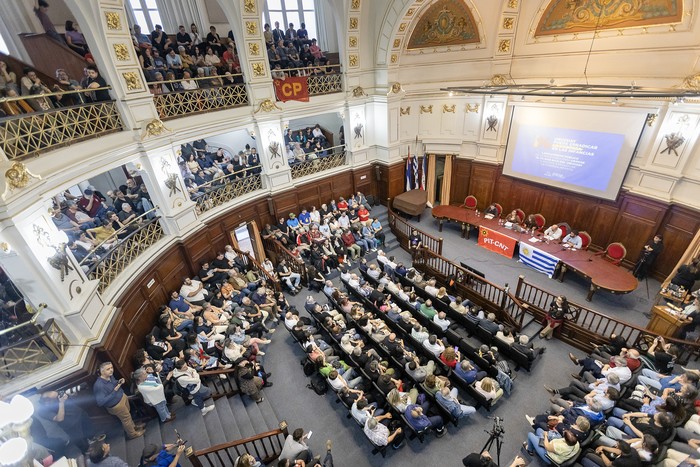 Presentación de la propuesta del PIT-CNT para gravar al 1% más rico, el 24 de noviembre, en el Paraninfo de la Universidad de la República. · Foto: Rodrigo Viera Amaral