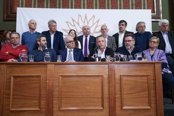 Conferencia de prensa de la bancada del Frente Amplio, el 13 de agosto, en un cuarto intermedio de la interpelación a Alfredo Fratti, en el Palacio Legislativo. · Foto: Rodrigo Viera Amaral
