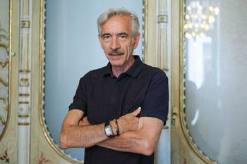 Imanol Arias durante la presentación de _Muerte de un viajante_, en Madrid, España (archivo, 
agosto de 2022). · Foto: Oscar González, NurPhoto, AFP