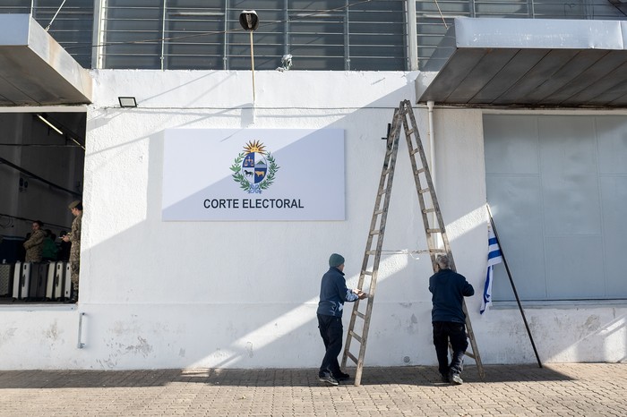 Foto principal del artículo 'Las elecciones de 2024 mostraron que los partidos continúan fuertes, pero hay mayor personalización y cambios en el voto joven' · Foto: Alessandro Maradei