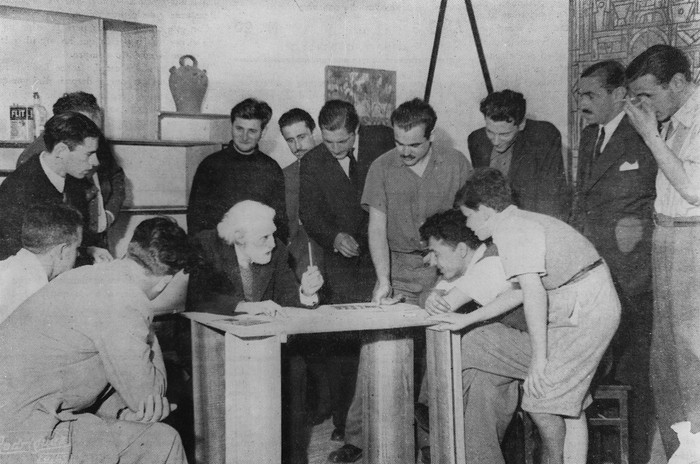 Torres García y sus discípulos, en el Taller Torres García, año 1947.