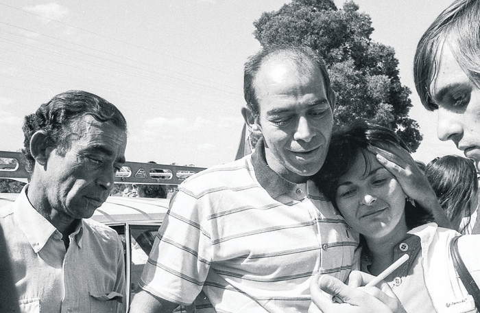 Jaime Lev, León Lev y  Felicia Knaster, el 25 de febrero de 1985, en la salida del Penal de Libertad . Foto: Nelson Wainstein