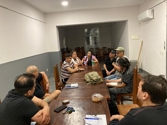 Dirigentes de la Confederación de Sindicatos Industriales, reunidos con el Plenario Departamental, ayer, en Tacuarembó. · Foto: Difusión