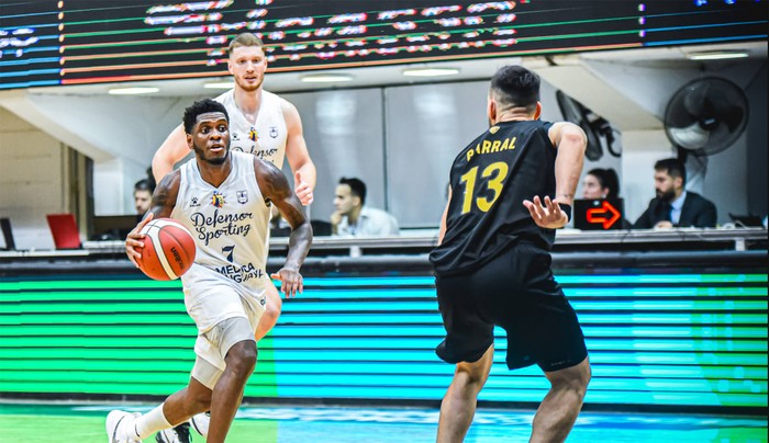 Defensor Sporting y Obras, el 22 de octubre, por la Liga Sudamericana. Foto: FIBA