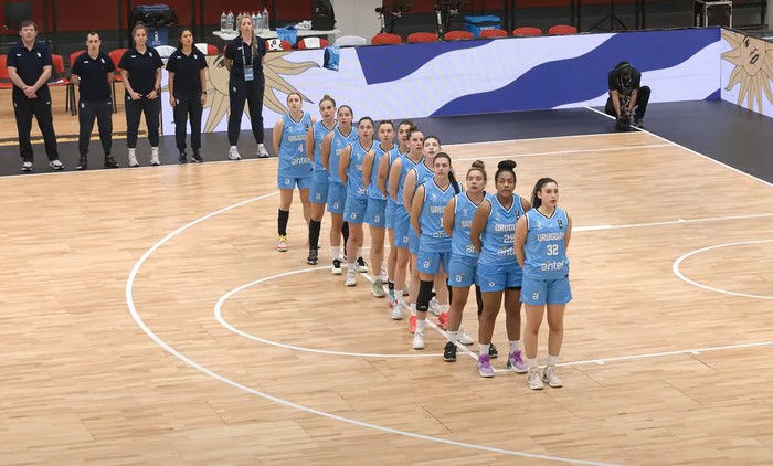 Selección de Uruguay, el 4 de setiembre, previo al partido ante Bolivia. Foto: Captura de FIBA