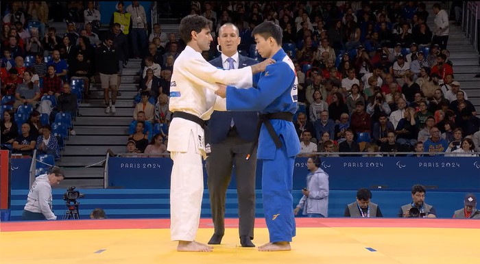 Henry Borges y Shiwen Zhu, el 5 de setiembre, previo al combate. Foto: Captura Paralympic Games