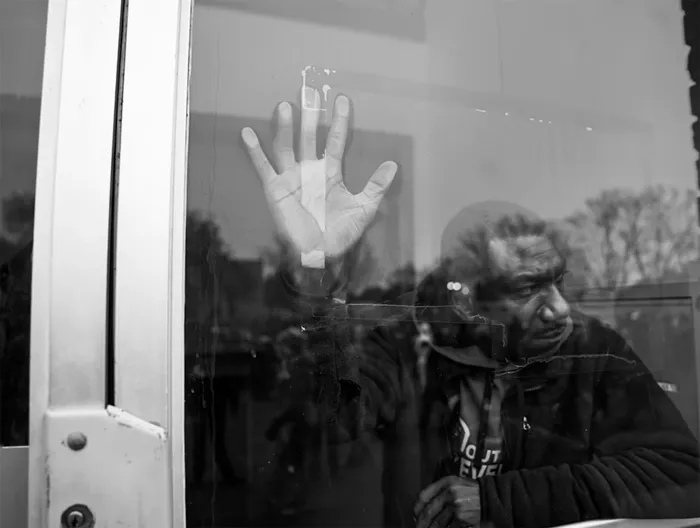 Massive Attack / Tom Waits - Boots on the Ground. · Foto: Captura