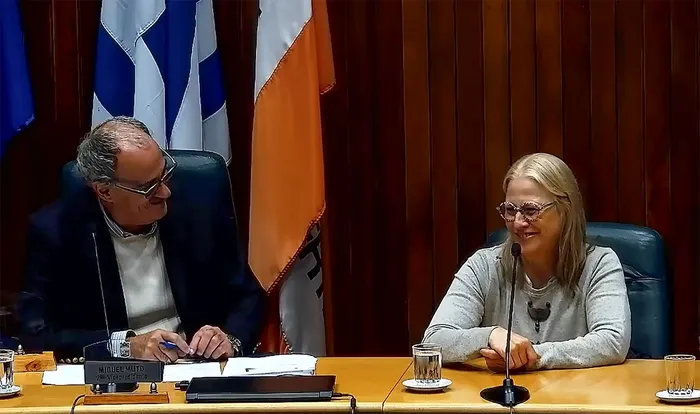 Miguel Muto y Elena Gabriela Repetto, el 26 de mayo, durante la sesión de la Junta Departamental. · Foto: Captura