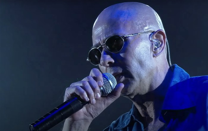 Indio Solari durante una presentación en el estadio Único de la Plata (archivo, 2008). Foto: captura