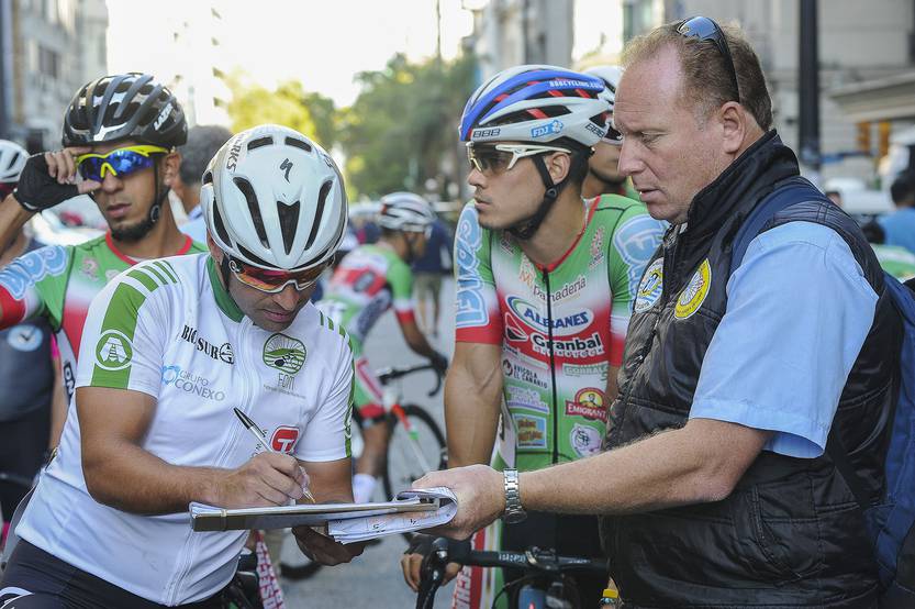 20220413 suple garra Vuelta ciclista