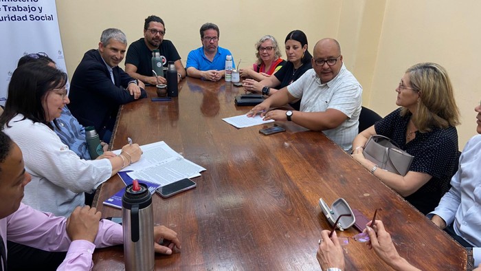 ANEP junto a sindicatos y e integrantes del Poder Ejecutivo, el 22 de diciembre, en la Dirección Nacional de Trabajo. · Foto: Presidencia