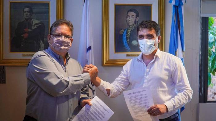 Alfredo Francolini y Andrés Lima, el 20 de octubre,luego de la firma del del Protocolo Específico para las Familias del Grupo Puente.