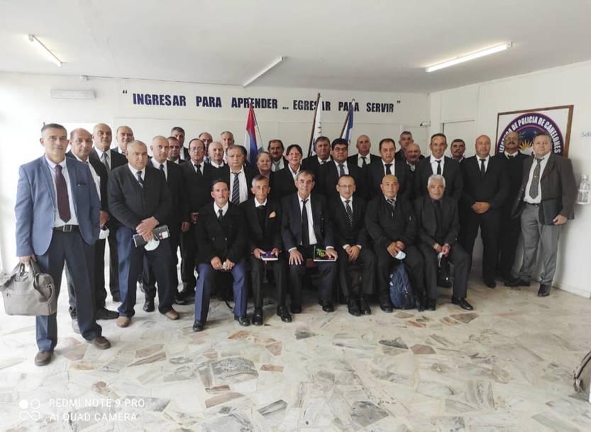 20220502  policías de vuelta