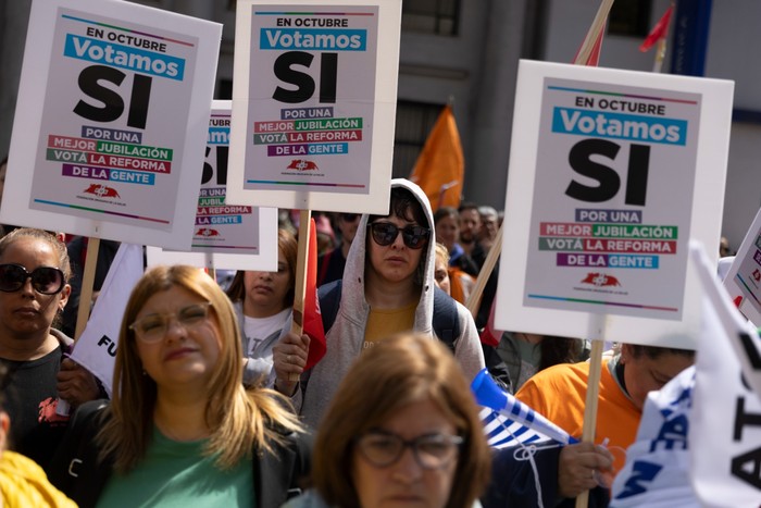 Concentración de la Federación Uruguaya de la Salud, el 25 de setiembre, frente al Ministerio de Salud Pública en Montevideo. · Foto: Ernesto Ryan