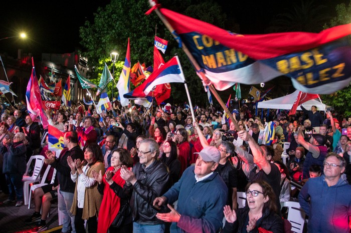 Acto de cierre de campaña del Frente Amplio, el 18 de octubre, en Maldonado. · Foto: Gabriel Rousserie