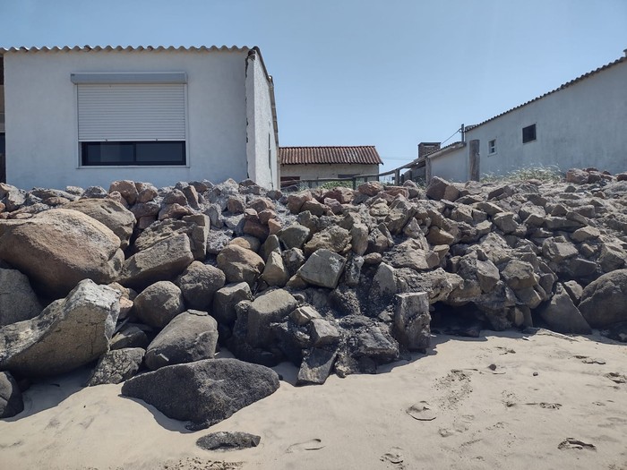 Edificaciones en la costa de Aguas Dulces, Rocha. Foto: Vecinos en Defensa de la Costa de Aguas Dulces.