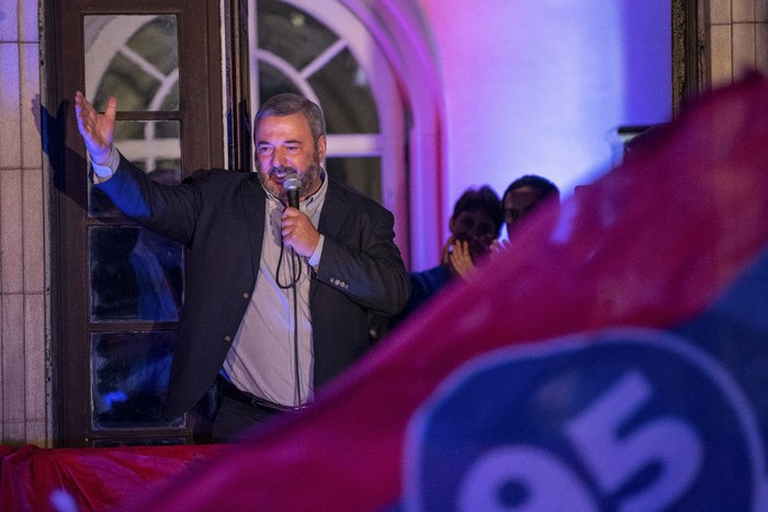 Mario Bergara, intendente electo de Montevideo en la sede del Frente Amplio. · Foto: Martín Varela Umpiérrez