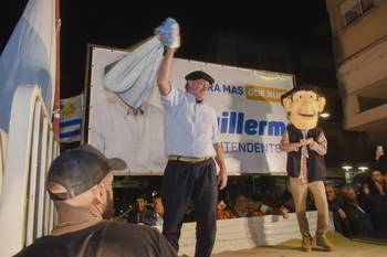 Guillermo Besozzi tras ser reelecto, en Mercedes. · Foto: Rodrigo Peduzzi
