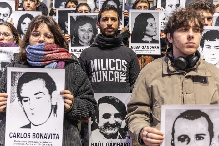 Amanecer a la memoria, el 20 de mayo, en la Udelar. · Foto: Ernesto Ryan