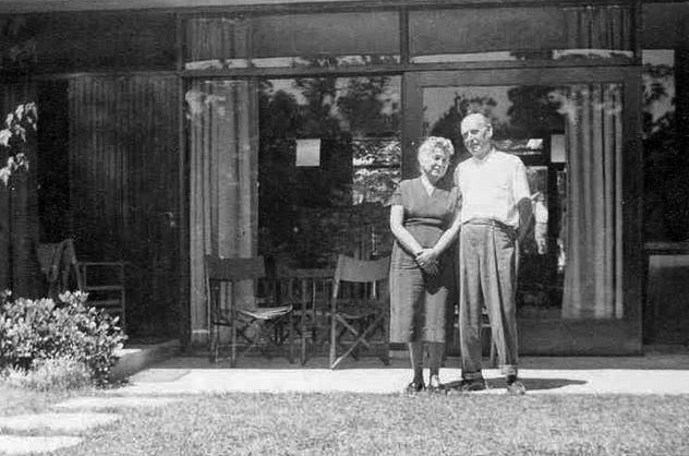 Margarita Xirgú y Miguel Ortín en su casa. Foto: Gentileza de Unión Vecinal de Punta Ballena