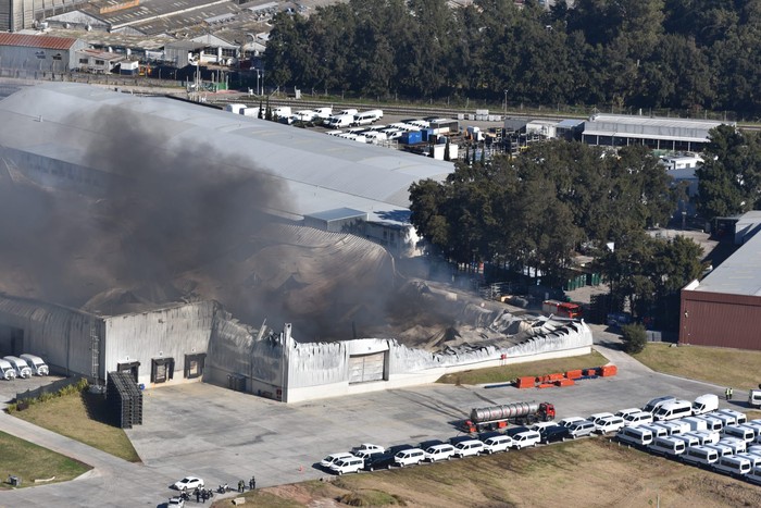 Incendio en las instalaciones de la empresa Nordex. · Foto: Dirección Nacional de Bomberos