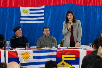 Carlos Negro, Fernando Pereira y Blanca Rodríguez, el 8 de setiembre, en el Centro Protección de Choferes. · Foto: Alessandro Maradei