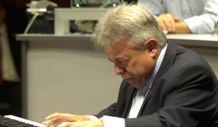 Julio Frade, durante un homenaje en la Junta Departamental de Montevideo, en abril de 2012. Foto: Junta Departamental de Montevideo. Julio Frade, durante un homenaje en la Junta Departamental de Montevideo, en abril de 2012. Foto: Junta Departamental de Montevideo.