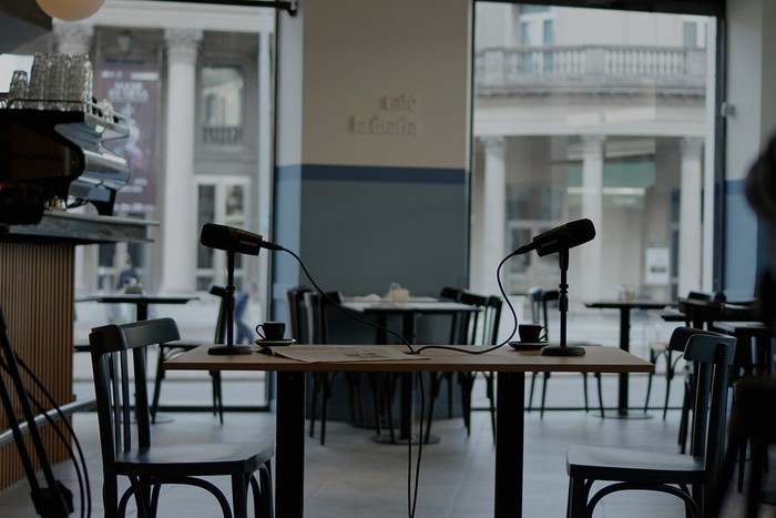 Foto principal del artículo 'la diaria, su comunidad y la posibilidad de adquirir una FM'