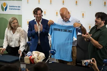 Andrea Lanfranco, Ignacio Alonso, Francisco Legnani y Pedro Irigoin, durante la firma del acuerdo. Foto: Intendencia de Canelones.
