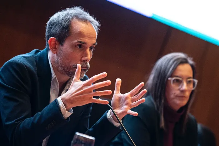 Hugo Bai y Viviana Piñeiro, el miércoles 29, en el auditorio anexo de la Torre Ejecutiva. · Foto: Ernesto Ryan