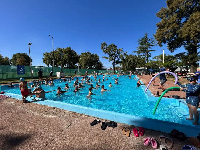 Actividad Piscinazo, en conjunto desde la SND y la comunidad del complejo habitacional Malvin Alto. · Foto: Difusión