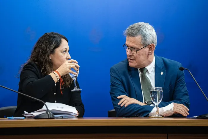 Fernanda Cardona y Jorge Díaz, el 1º de setiembre, durante la conferencia de prensa en la Torre Ejecutiva. · Foto: Ernesto Ryan