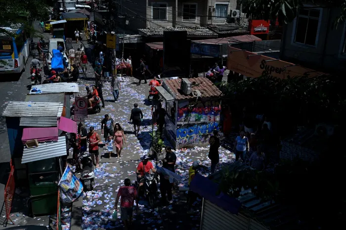 Campaña electoral en la favela Rocinha, el 4 de octubre, en Río de Janeiro. · Foto: Tercio Teixeira, AFP