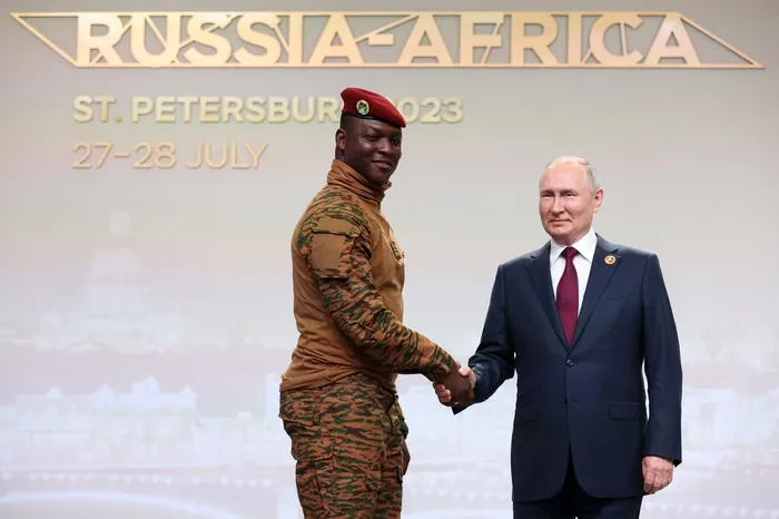 Ibrahim Traoré y Vladimir Putin, el 23 de julio de 2023, en San Petersburgo. · Foto: Sergei Bobylyov, AFP