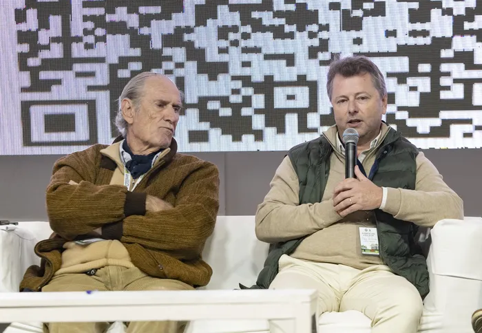 Martín Repetti Erró y Alejo Menchaca, el 28 de mayo, en la Asociación Agropecuaria de Salto. · Foto: Ariel Volpi