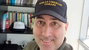 Foto principal del artículo 'Quién es Fernando Cerimedo, el gurú de la desinformación detenido en Bolivia que asesoró a Milei y Bolsonaro' · Foto: Redes sociales