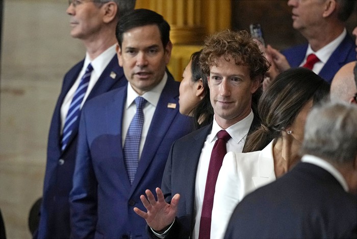 Mark Zuckerberg en la ceremonia de investidura de Donald Trump, el 20 de enero. · Foto: Julia Demaree Nikhinson, pool, AFP