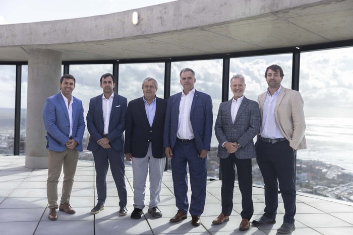 Yamnadú Orsi junto a autoridades, el 16 de diciembre, durante la inauguración del WTC Punta del Este. · Foto: S/d de autor