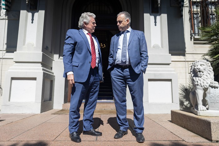 Lou Rinaldi y Yamandú Orsi, el 15 de enero, en la residencia de Suárez y Reyes. · Foto: Camilo dos Santos, Presidencia