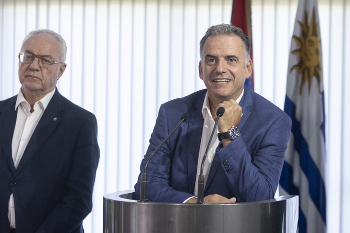 El presidente de la República, Yamandú Orsi, el 17 de enero, en la Base Aérea 1. · Foto: Camilo dos Santos, Presidencia de la República