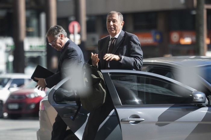 Martín Vallcorba y Gabriel Oddone llegan a la Torre Ejecutiva. · Foto: Alessandro Maradei