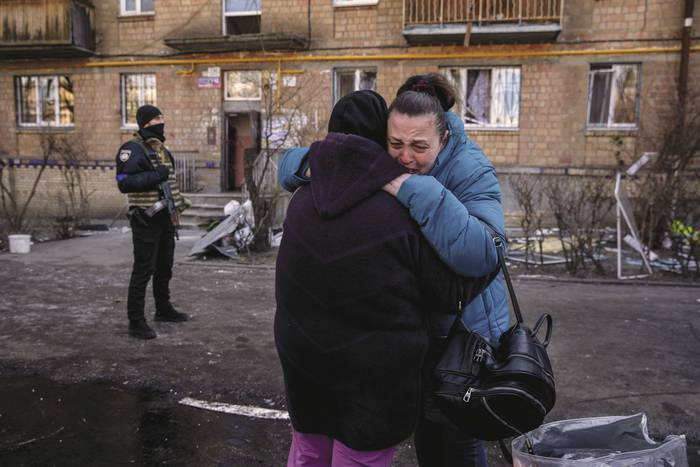 Distrito de Podilskyi, en Kiev, después de que un edificio fuera bombardeado.