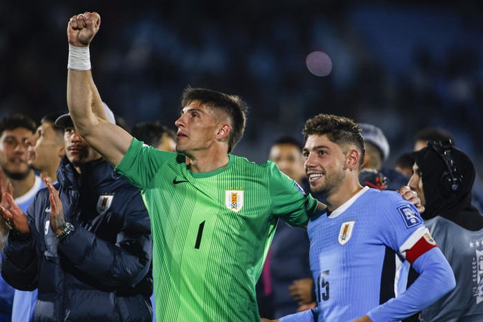 Sergio Rochet y Federico Valverde, en el estadio Centenario (setiembre de 2025). · Foto: Ernesto Ryan