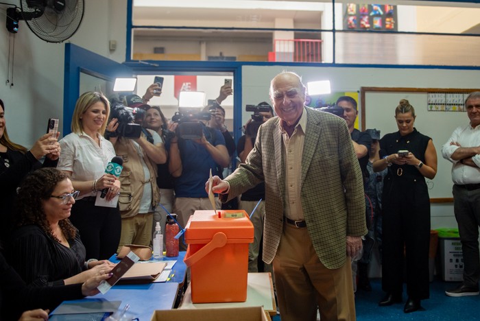 Julio María Sanguinetti, el 27 de octubre, en la Escuela y Liceo Elbio Fernández. · Foto: Hugo de León