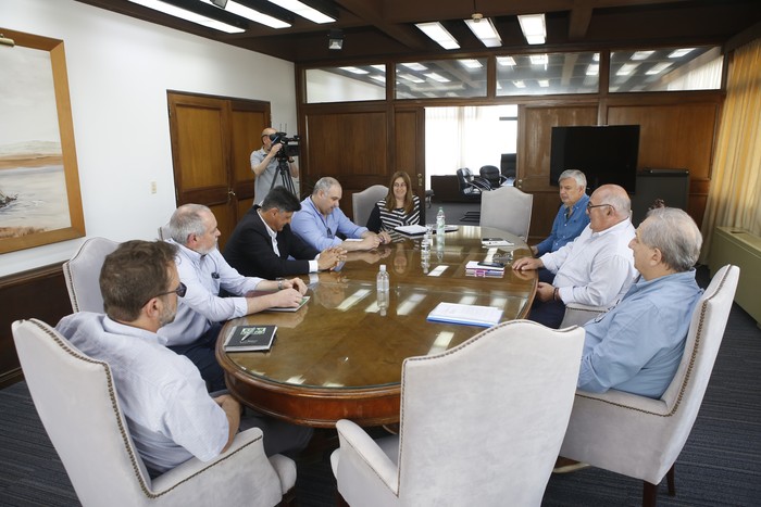 El intendente de Maldonado, Miguel Abella, recibió junto a autoridades departamentales, al gerente general del Instituto Nacional de Colonización, Martín Toledo. Foto: Intendencia de Maldonado