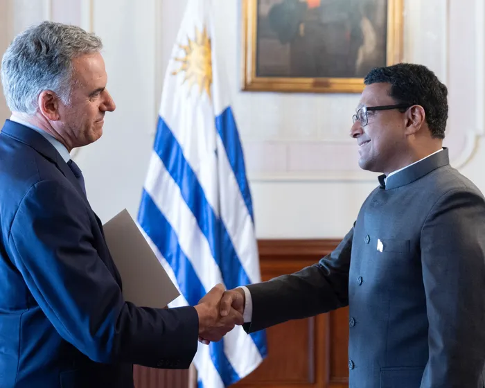 Yamandú Orsi y Binoy George, el 7 de setiembre, en el Palacio Estévez · Foto: Camilo dos Santos, Presidencia